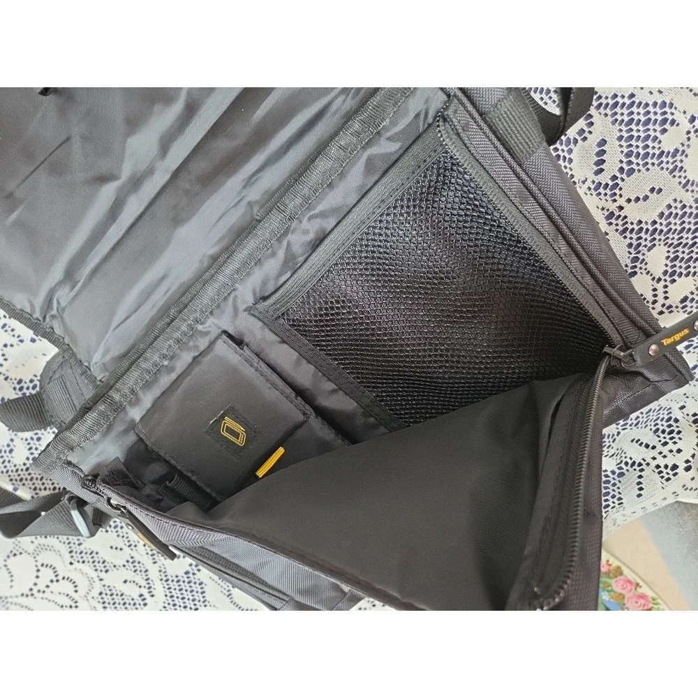 Targus City Gear Bag Laptop Notebook Messenger  Computer Travel Adjustable Strap